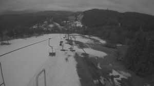 Snow park Paprsek - Lanovka - pohled dolů - 21.3.2023 v 05:35
