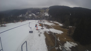 Snow park Paprsek - Lanovka - pohled dolů - 21.3.2023 v 07:15