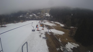 Snow park Paprsek - Lanovka - pohled dolů - 21.3.2023 v 07:30