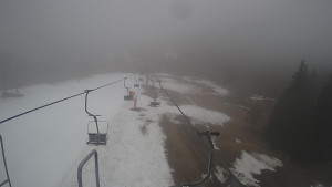 Snow park Paprsek - Lanovka - pohled dolů - 21.3.2023 v 08:10