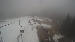 Snow park Paprsek - Lanovka - pohled dolů - 21.3.2023 v 08:15