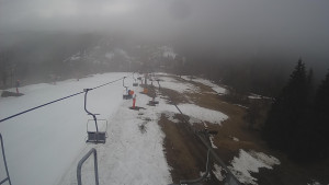 Snow park Paprsek - Lanovka - pohled dolů - 21.3.2023 v 08:25