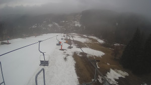 Snow park Paprsek - Lanovka - pohled dolů - 21.3.2023 v 08:30