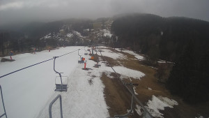 Snow park Paprsek - Lanovka - pohled dolů - 21.3.2023 v 08:40
