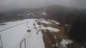 Snow park Paprsek - Lanovka - pohled dolů - 21.3.2023 v 08:45