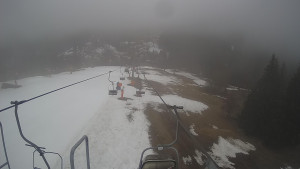 Snow park Paprsek - Lanovka - pohled dolů - 21.3.2023 v 09:00