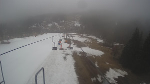 Snow park Paprsek - Lanovka - pohled dolů - 21.3.2023 v 09:10