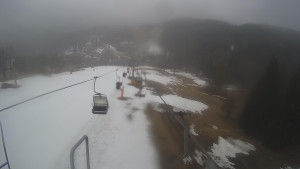 Snow park Paprsek - Lanovka - pohled dolů - 21.3.2023 v 09:30