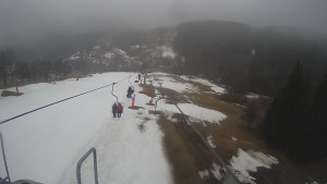 Snow park Paprsek - Lanovka - pohled dolů - 21.3.2023 v 09:35