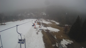 Snow park Paprsek - Lanovka - pohled dolů - 21.3.2023 v 09:45