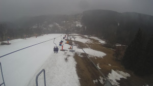 Snow park Paprsek - Lanovka - pohled dolů - 21.3.2023 v 09:50