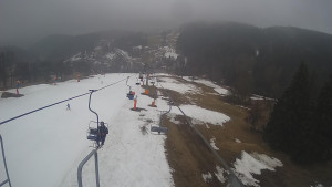 Snow park Paprsek - Lanovka - pohled dolů - 21.3.2023 v 10:00
