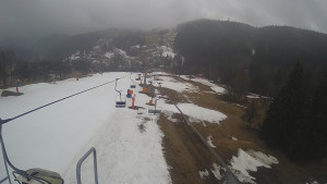 Snow park Paprsek - Lanovka - pohled dolů - 21.3.2023 v 10:05