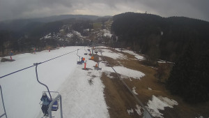 Snow park Paprsek - Lanovka - pohled dolů - 21.3.2023 v 10:45