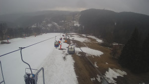 Snow park Paprsek - Lanovka - pohled dolů - 21.3.2023 v 11:00