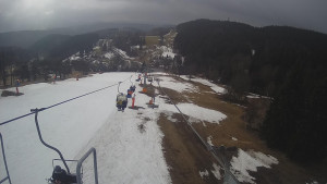 Snow park Paprsek - Lanovka - pohled dolů - 21.3.2023 v 11:25