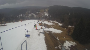 Snow park Paprsek - Lanovka - pohled dolů - 21.3.2023 v 11:30