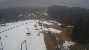 Snow park Paprsek - Lanovka - pohled dolů - 21.3.2023 v 11:40