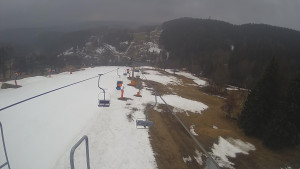 Snow park Paprsek - Lanovka - pohled dolů - 21.3.2023 v 11:45