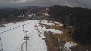 Snow park Paprsek - Lanovka - pohled dolů - 21.3.2023 v 12:05