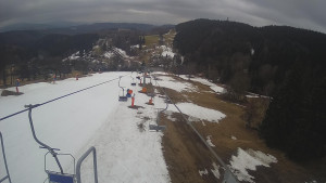 Snow park Paprsek - Lanovka - pohled dolů - 21.3.2023 v 12:20