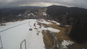 Snow park Paprsek - Lanovka - pohled dolů - 21.3.2023 v 12:45