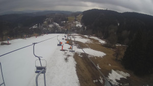Snow park Paprsek - Lanovka - pohled dolů - 21.3.2023 v 13:20