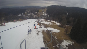 Snow park Paprsek - Lanovka - pohled dolů - 21.3.2023 v 13:25