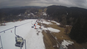 Snow park Paprsek - Lanovka - pohled dolů - 21.3.2023 v 13:30