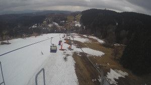 Snow park Paprsek - Lanovka - pohled dolů - 21.3.2023 v 13:45