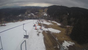 Snow park Paprsek - Lanovka - pohled dolů - 21.3.2023 v 14:10