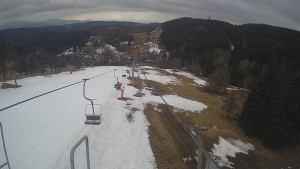 Snow park Paprsek - Lanovka - pohled dolů - 21.3.2023 v 14:15