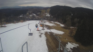 Snow park Paprsek - Lanovka - pohled dolů - 21.3.2023 v 14:35
