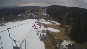 Snow park Paprsek - Lanovka - pohled dolů - 21.3.2023 v 14:45