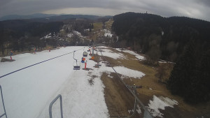 Snow park Paprsek - Lanovka - pohled dolů - 21.3.2023 v 15:00