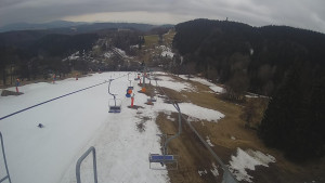 Snow park Paprsek - Lanovka - pohled dolů - 21.3.2023 v 15:05