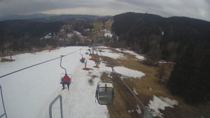 Snow park Paprsek - Lanovka - pohled dolů - 21.3.2023 v 15:10