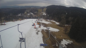 Snow park Paprsek - Lanovka - pohled dolů - 21.3.2023 v 15:15
