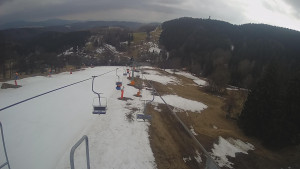 Snow park Paprsek - Lanovka - pohled dolů - 21.3.2023 v 15:20