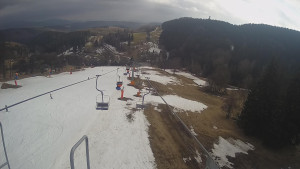 Snow park Paprsek - Lanovka - pohled dolů - 21.3.2023 v 15:25