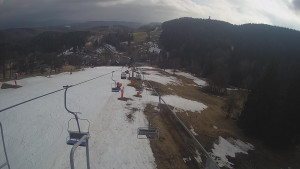 Snow park Paprsek - Lanovka - pohled dolů - 21.3.2023 v 15:30