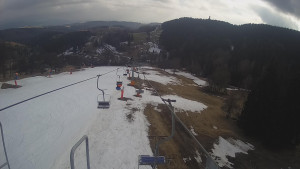 Snow park Paprsek - Lanovka - pohled dolů - 21.3.2023 v 15:35