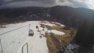 Snow park Paprsek - Lanovka - pohled dolů - 21.3.2023 v 15:45