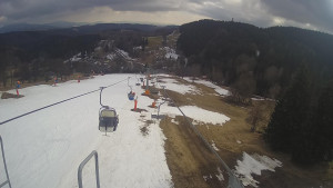 Snow park Paprsek - Lanovka - pohled dolů - 21.3.2023 v 16:05
