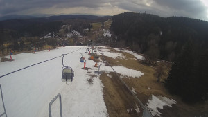 Snow park Paprsek - Lanovka - pohled dolů - 21.3.2023 v 16:10