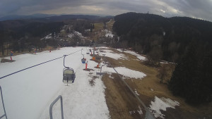 Snow park Paprsek - Lanovka - pohled dolů - 21.3.2023 v 16:25