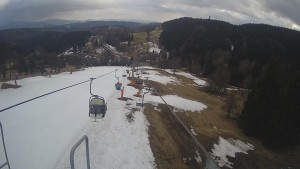 Snow park Paprsek - Lanovka - pohled dolů - 21.3.2023 v 16:35