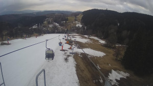 Snow park Paprsek - Lanovka - pohled dolů - 21.3.2023 v 16:40