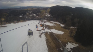 Snow park Paprsek - Lanovka - pohled dolů - 21.3.2023 v 16:50