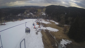 Snow park Paprsek - Lanovka - pohled dolů - 21.3.2023 v 17:00